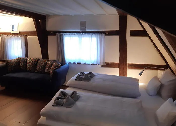 Schiefes Haus